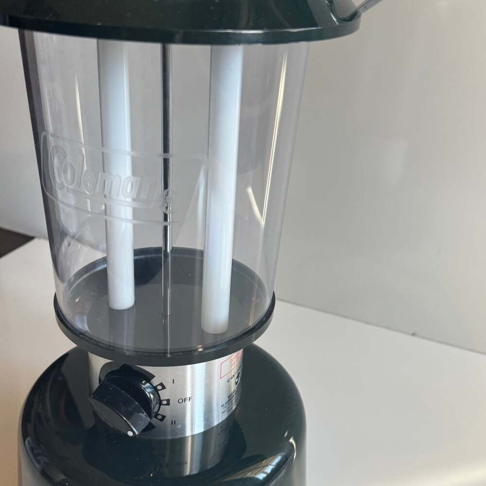 Vintage Coleman Twin Tube Fluorescent Lantern - Battery Operated - Picture 7 of 8